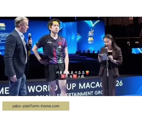 王楚钦赛场拼搏举动感动球迷采访中忽然双手撑地全力以赴